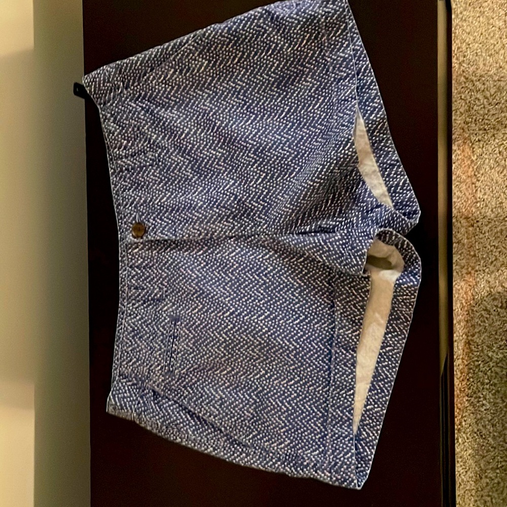 EUC Gap sz 6 💯 cotton blue dotted chino shorts